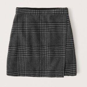 NWOT - Abercrombie & Fitch - Mini Skirt - Size XL
